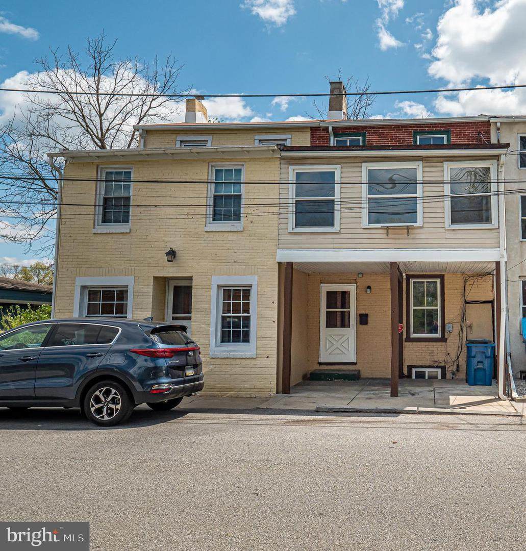 521 Maple Avenue - Photo 1