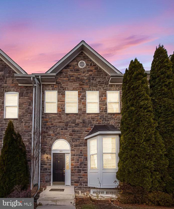 828 Linfield Terrace - Photo 1