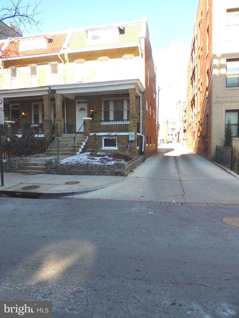 1465 Girard Street - Photo 1