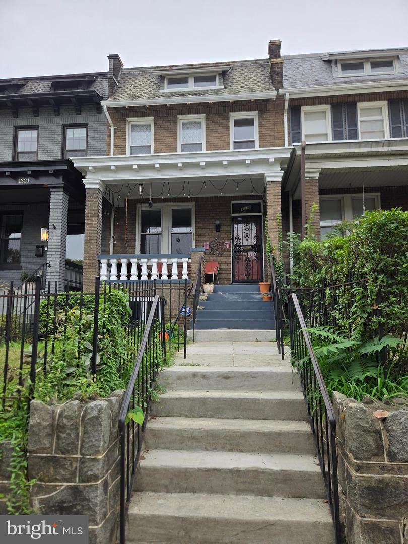 1319 E Street - Photo 1