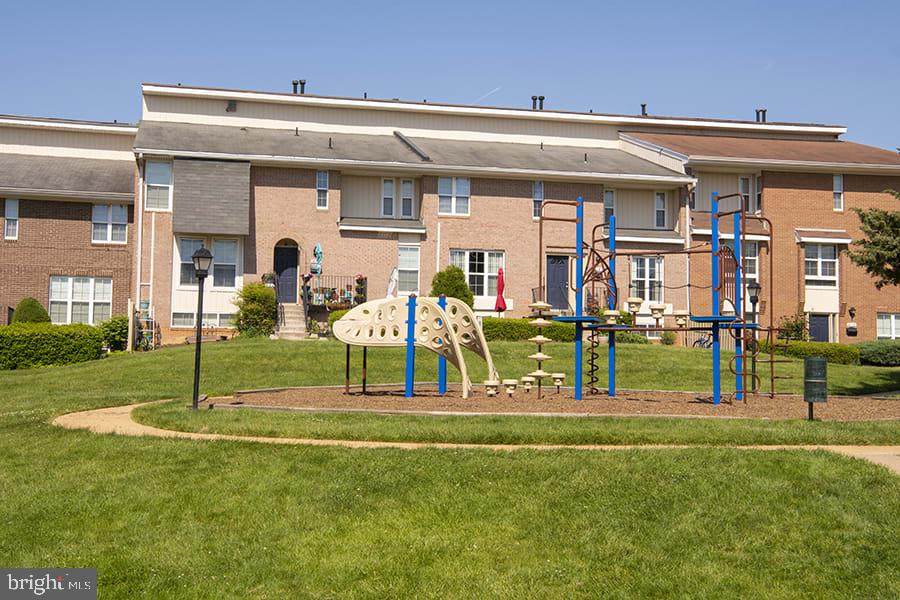 1699 Yale Place - Photo 1