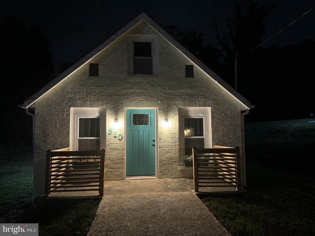 510 67TH Place - Photo 1