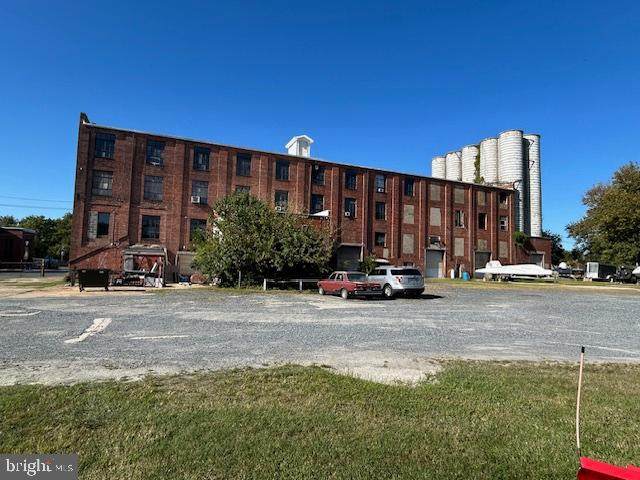 402 Brookletts Avenue - Photo 1