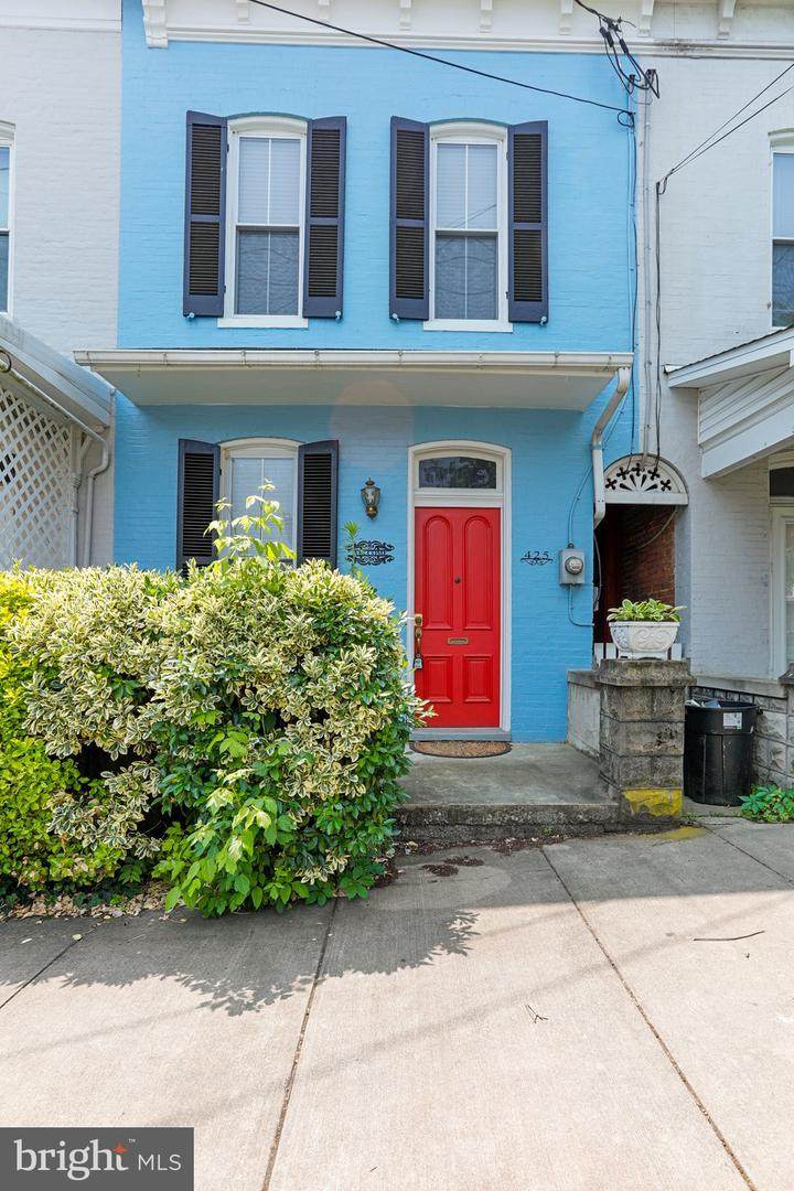 425 W Martin St - Photo 1