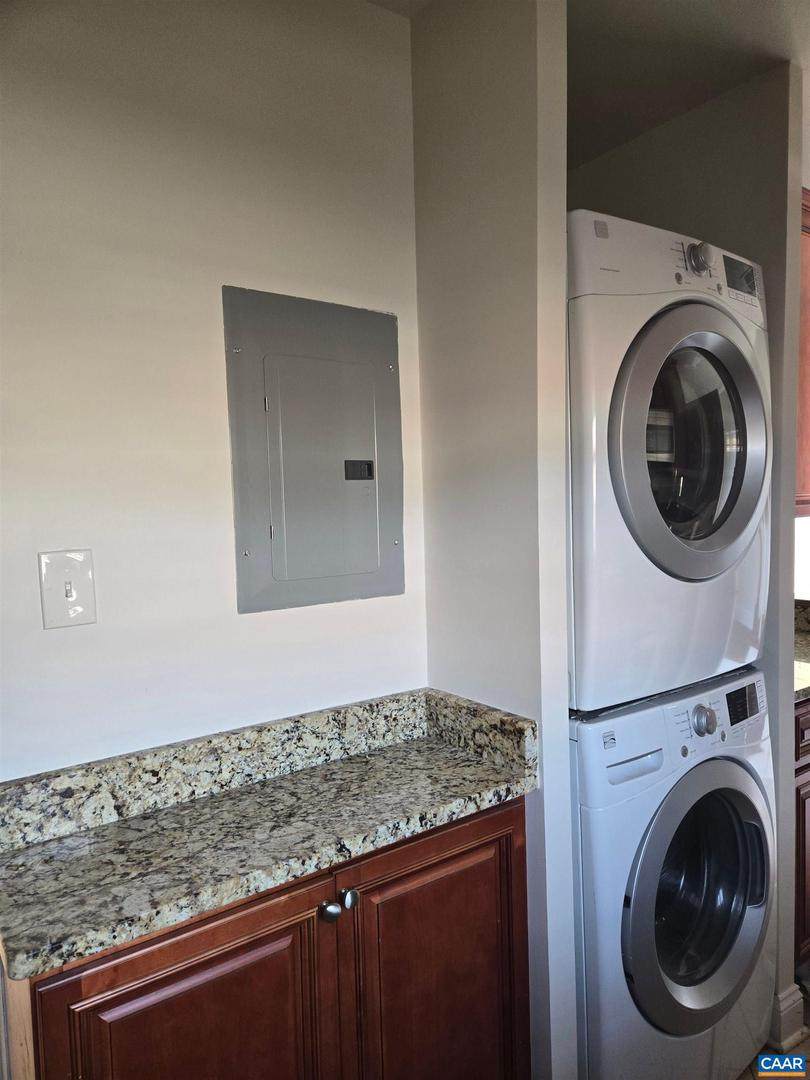 1750 Rosser Ave - Photo 1