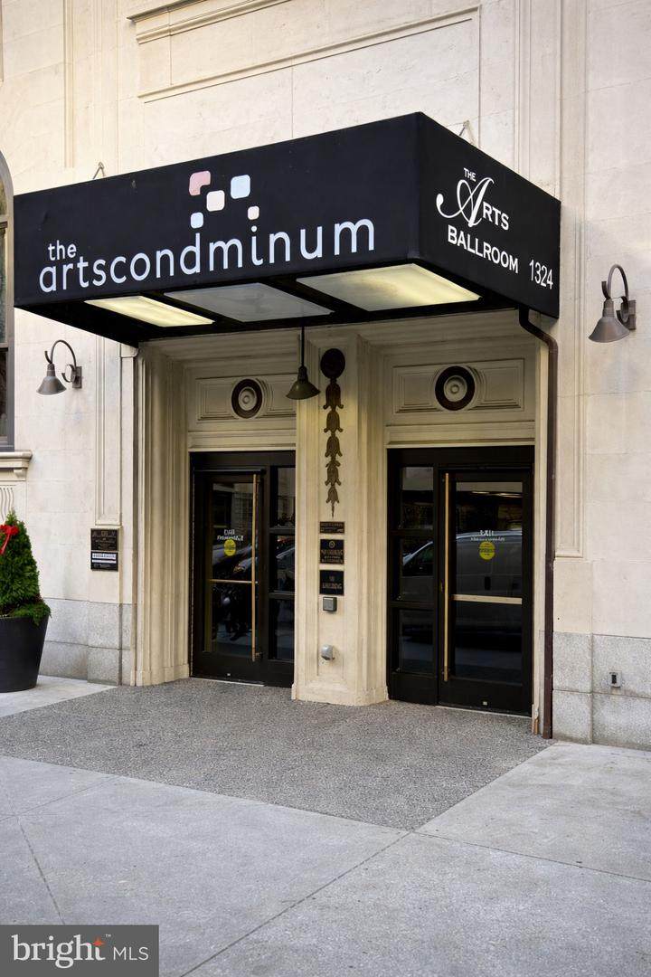 1324-00 Locust Street - Photo 1