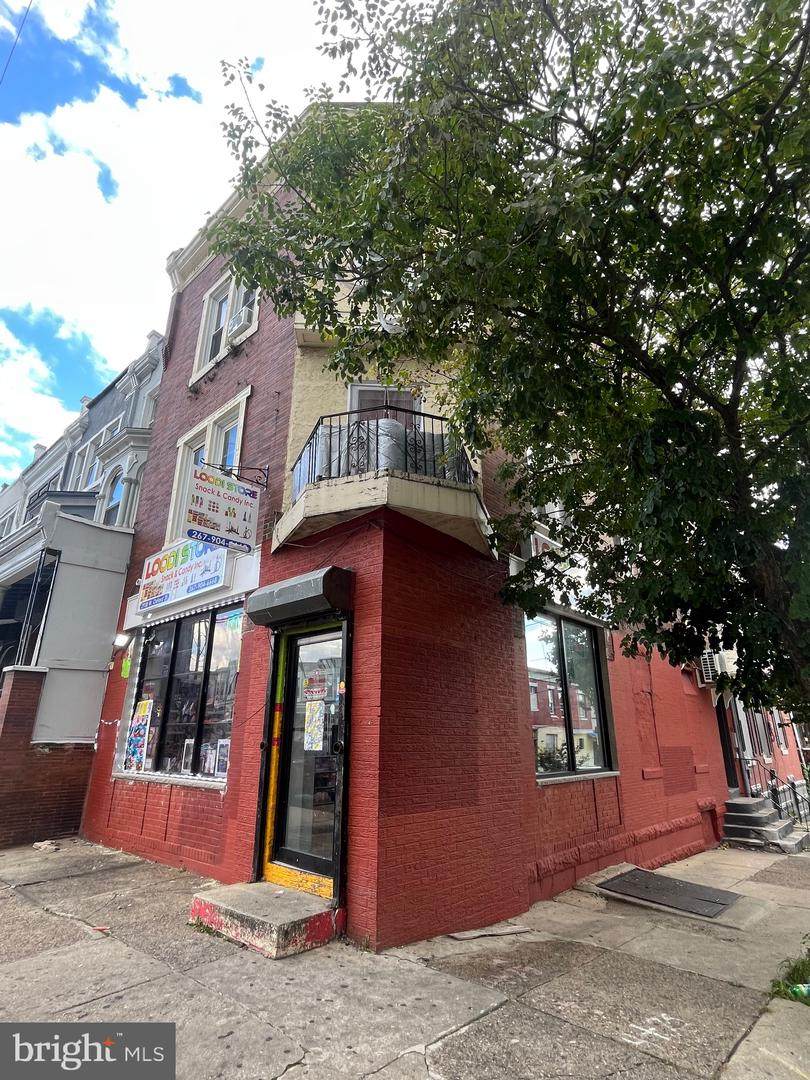 2938 Oxford Street - Photo 1