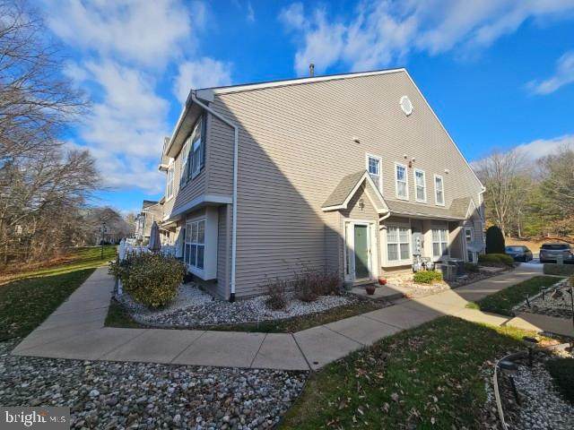 1608 Beacon Hill - Photo 1