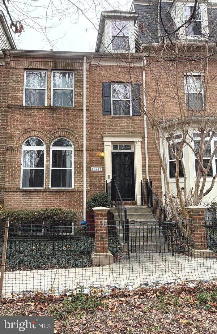 10211 Pembroke Green Place - Photo 1