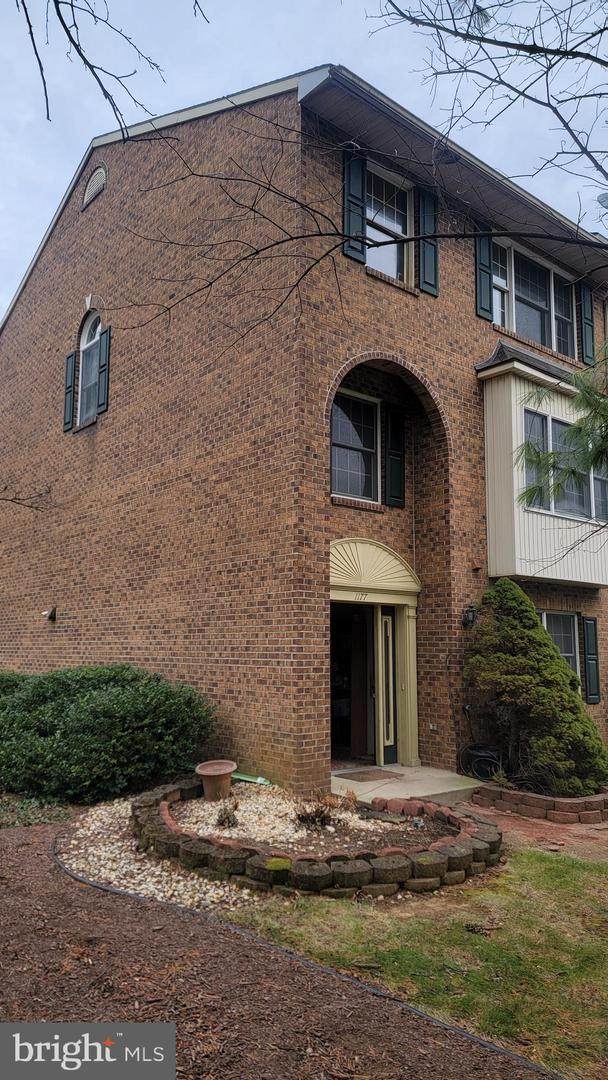 1177 Fairchild Avenue - Photo 1