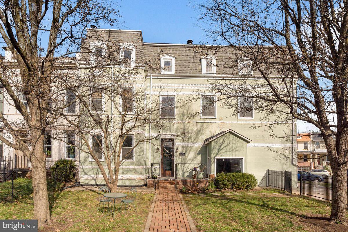 1434 Potomac Avenue - Photo 1