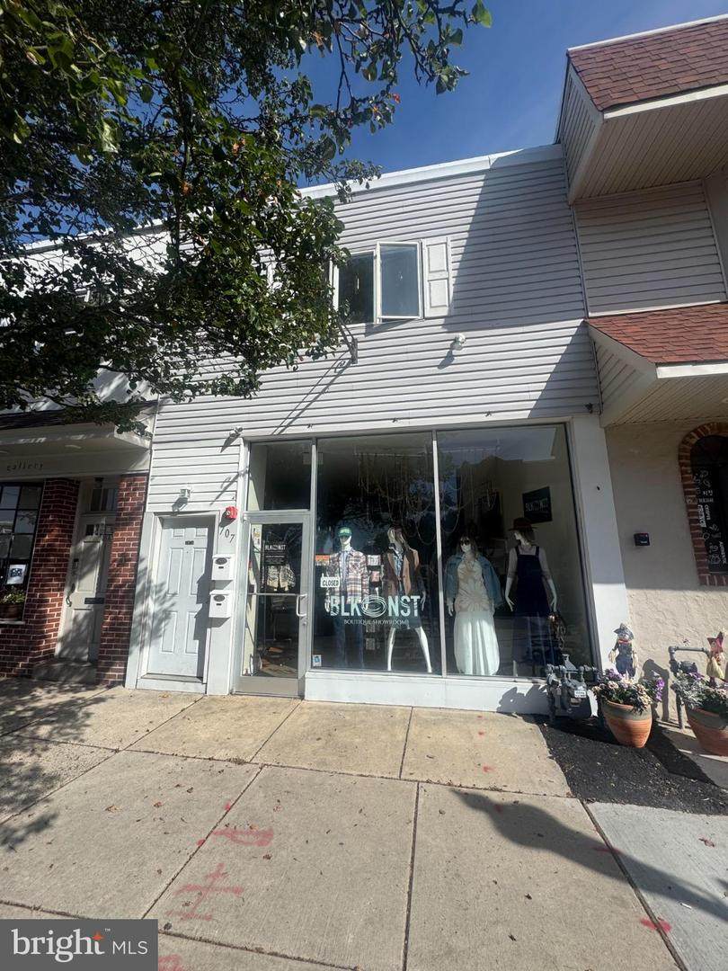 707 West Avenue - Photo 1