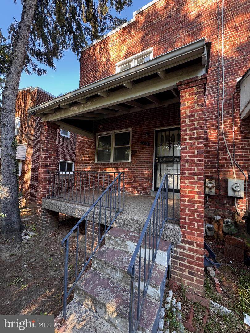 211 49TH Street - Photo 1