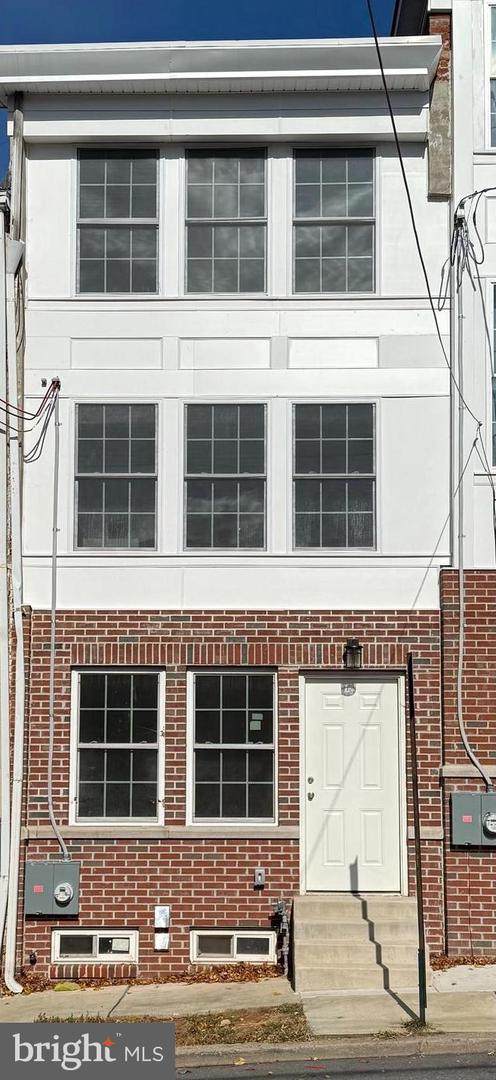 605 8TH Street - Photo 1