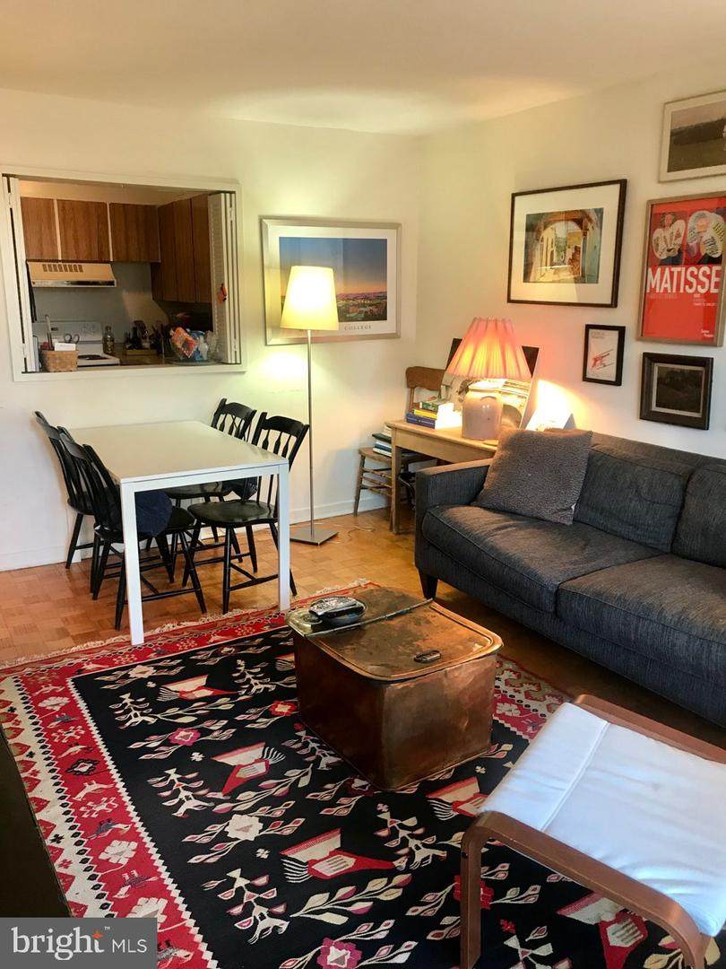 224-30 Rittenhouse Square - Photo 1