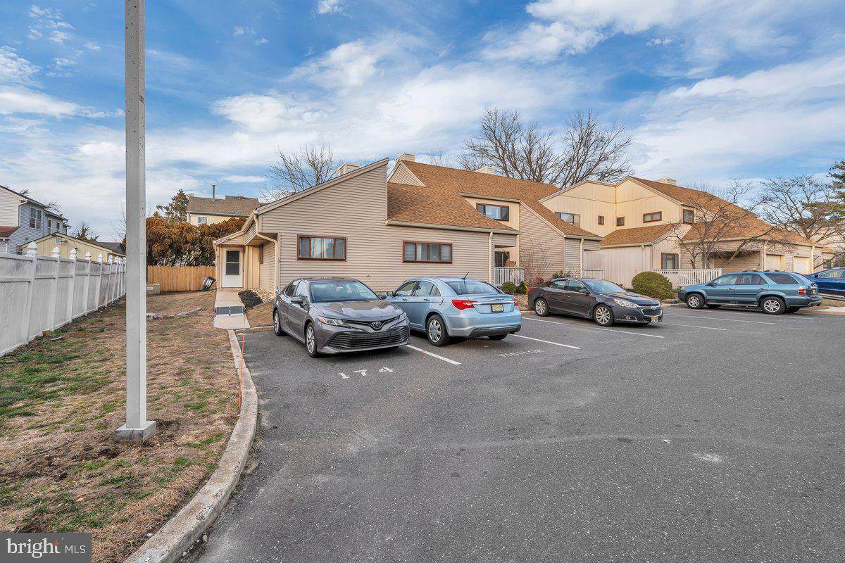 18 Chiswick Drive - Photo 1