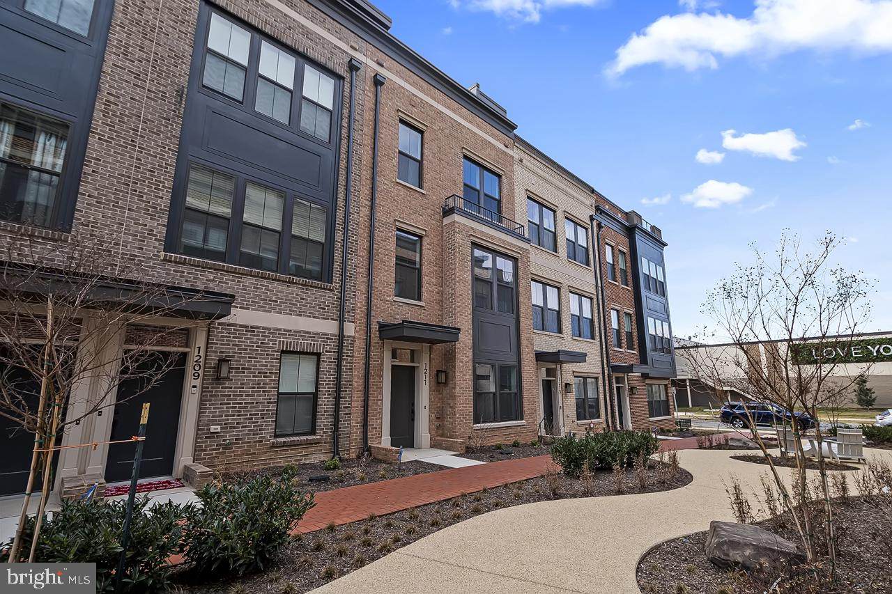 1211 Northside Park Blvd - Photo 1
