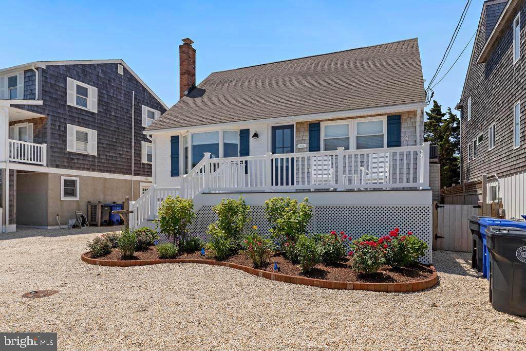 424 Iroquois Avenue - Photo 1