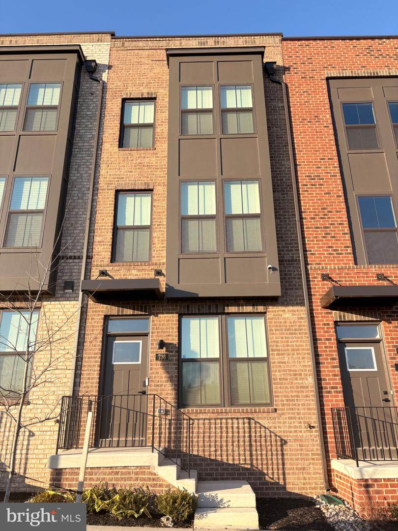 736 Watts Street - Photo 1