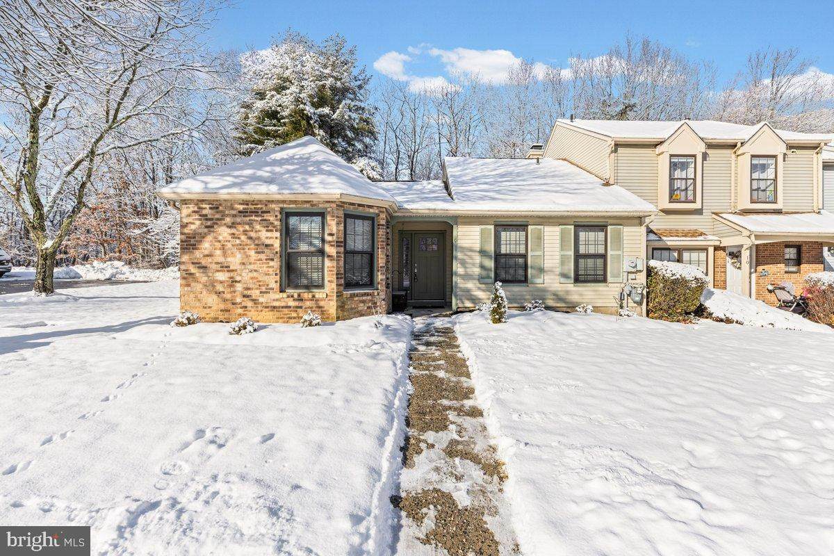 9 Devon Court - Photo 1