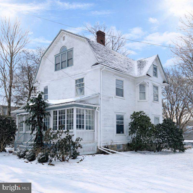 112 Pine Ave - Photo 1