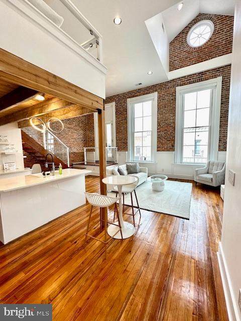 171 Davis - Photo 1