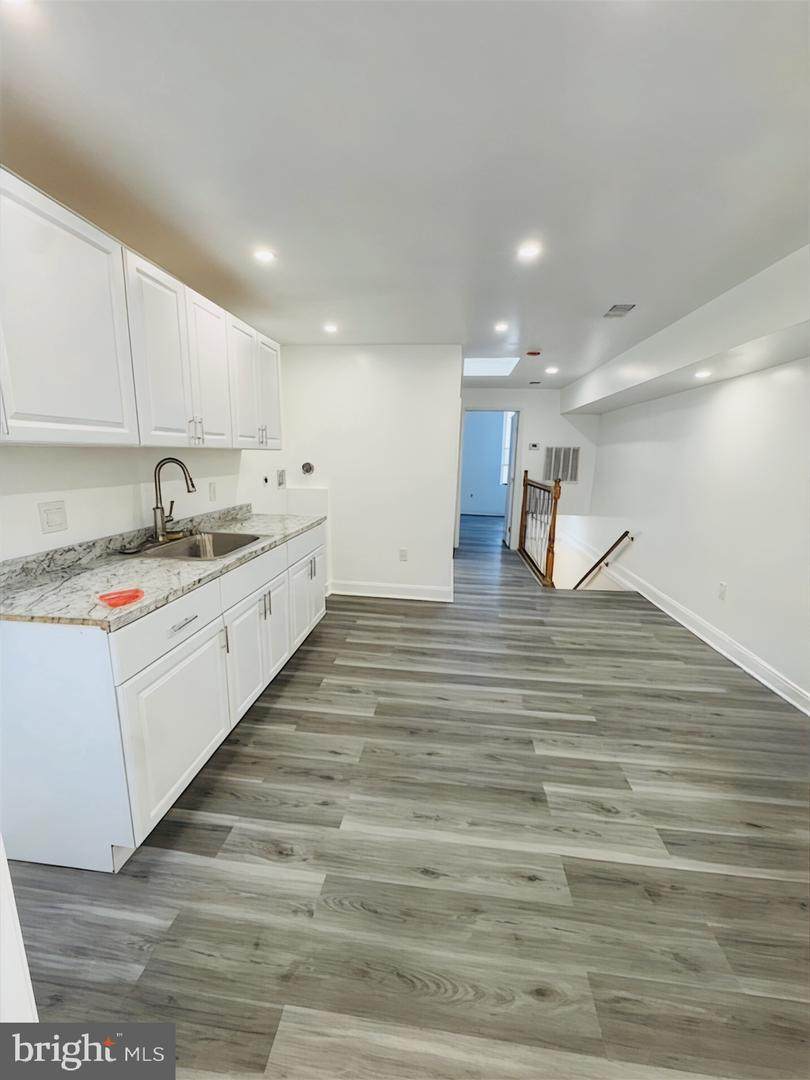 1729 Bond Street - Photo 1