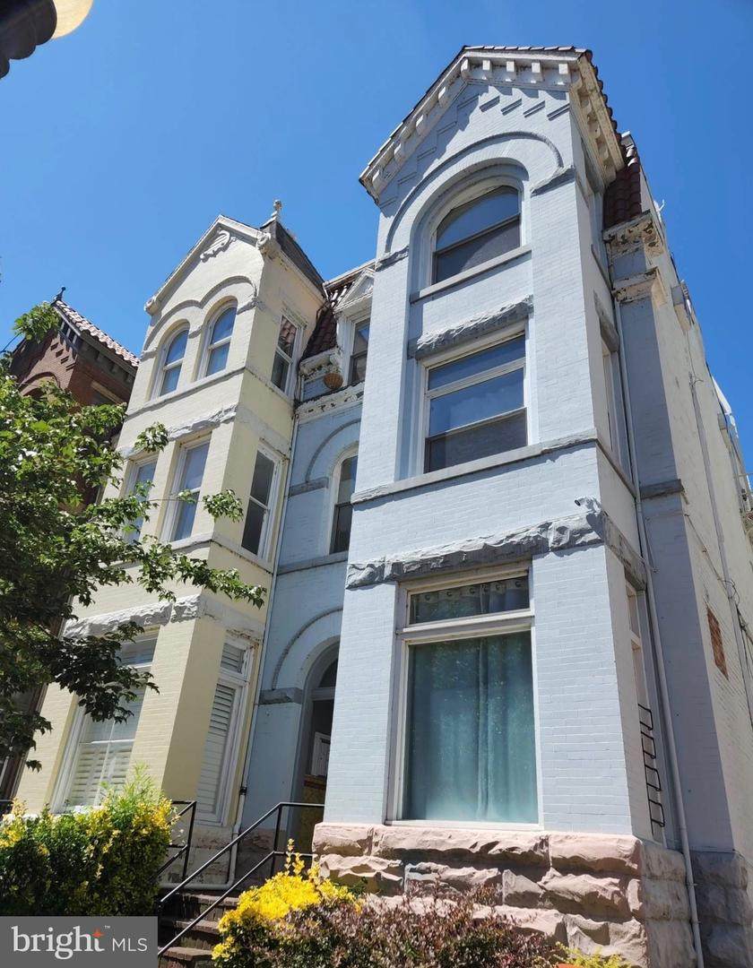 2121 N Street - Photo 1