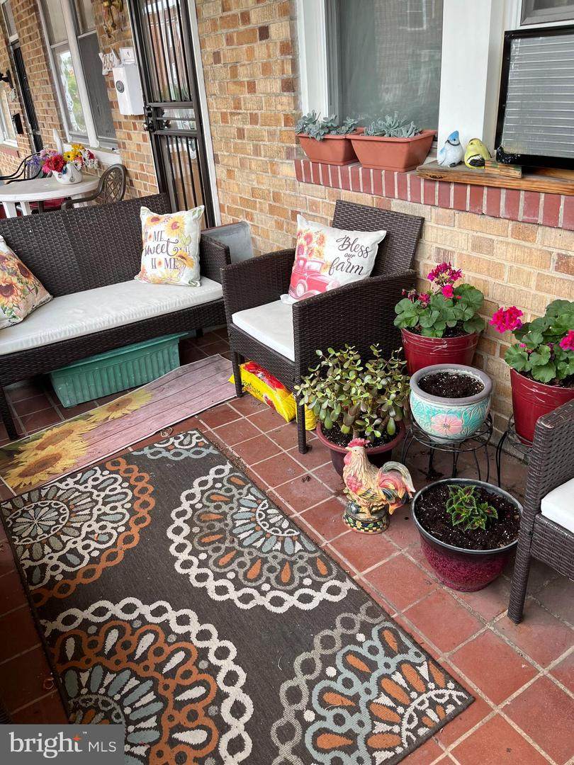 2864 Kentucky Avenue - Photo 1