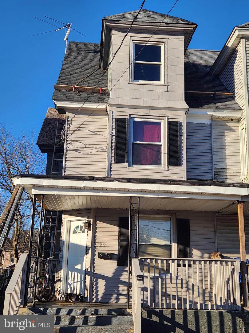 302 6TH ST S - Photo 1