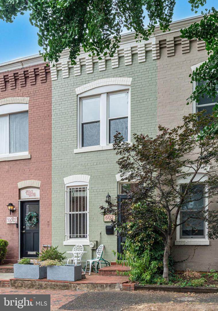 602 14TH Place - Photo 1