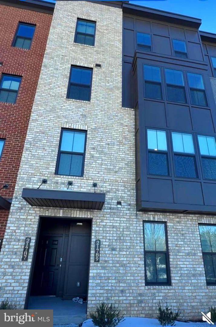 21789 Express Ter - Photo 1