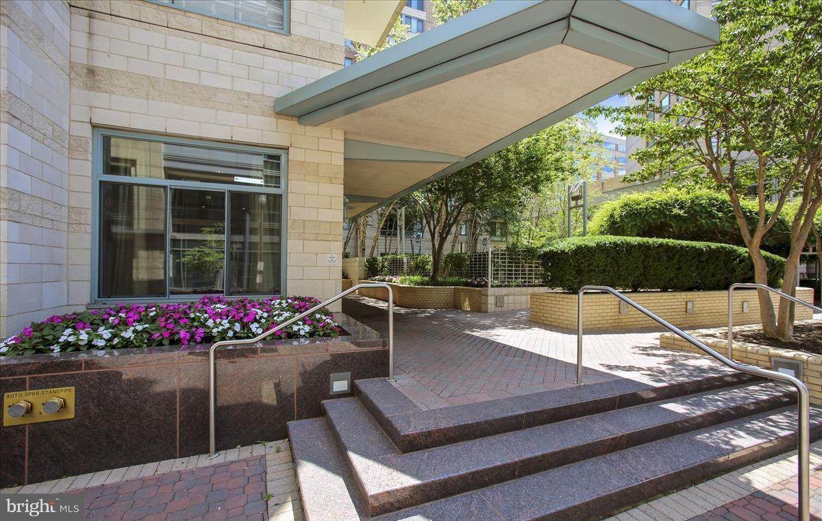 851 Glebe Road - Photo 1