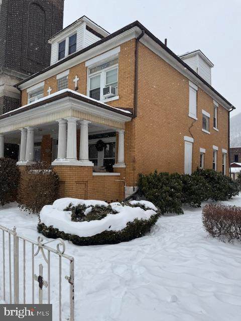 606 Maple - Photo 1