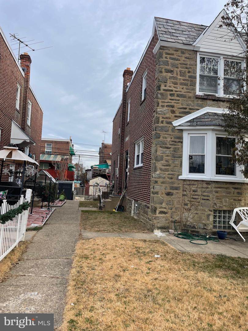 1141 Gilham Street - Photo 1
