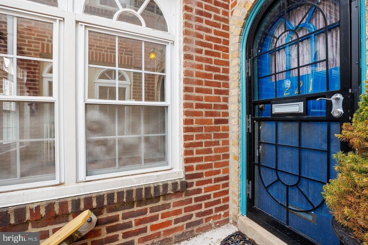 221 Sedgwick Street - Photo 1