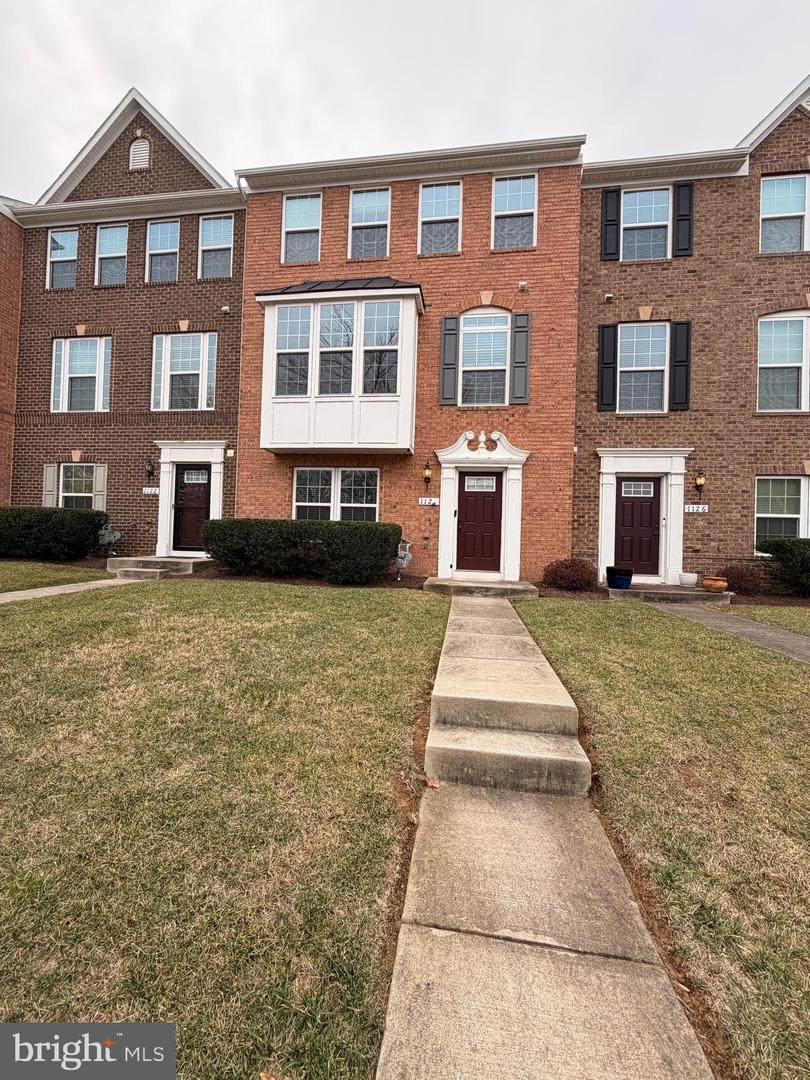 1124 Oakwood Street - Photo 1