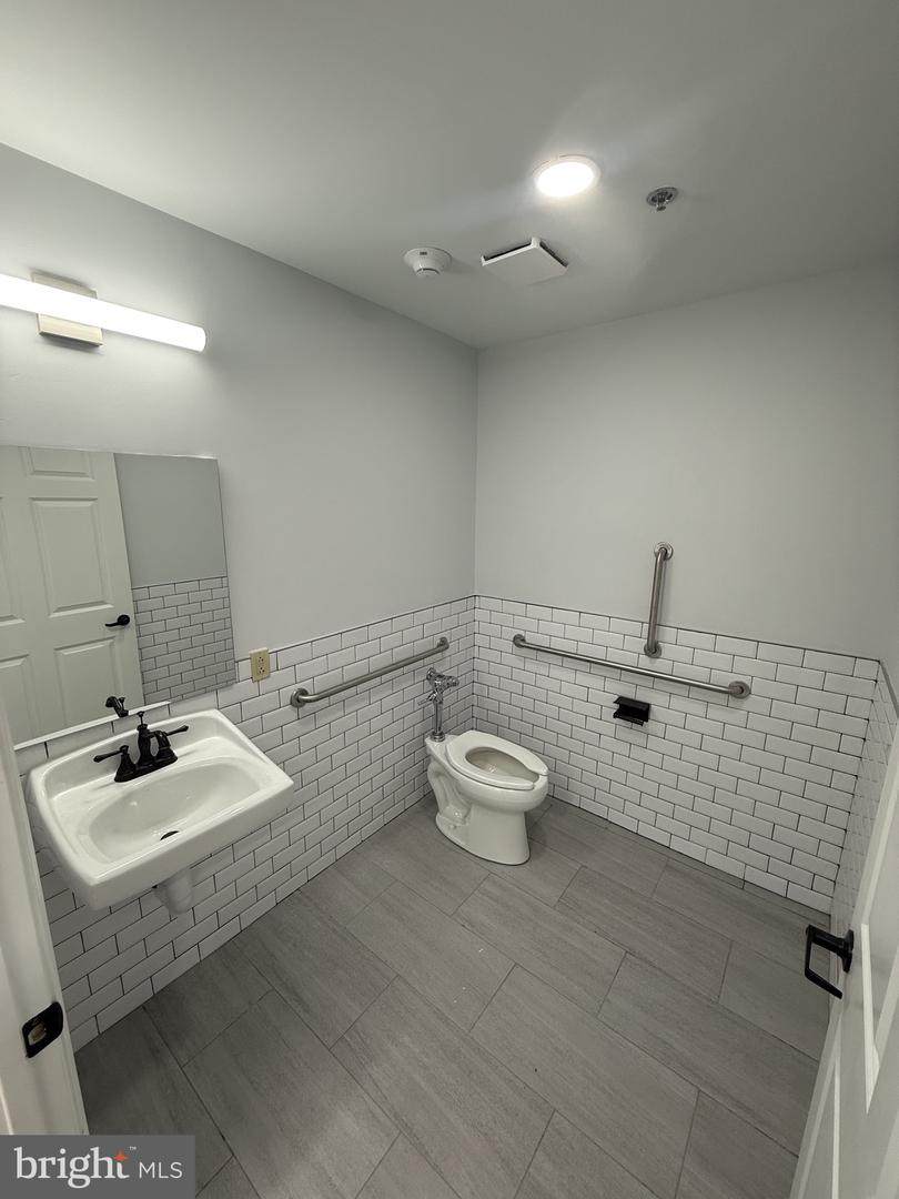 https://bt-photos.global.ssl.fastly.net/brightmls/orig_boomver_1_804506730154-2.jpg
