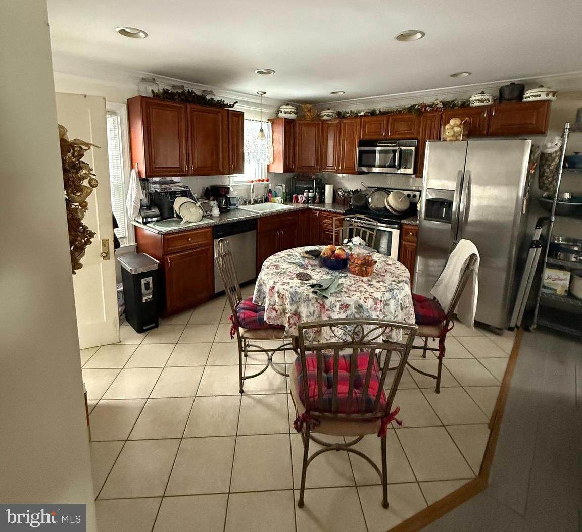 https://bt-photos.global.ssl.fastly.net/brightmls/orig_boomver_1_804516205622-2.jpg