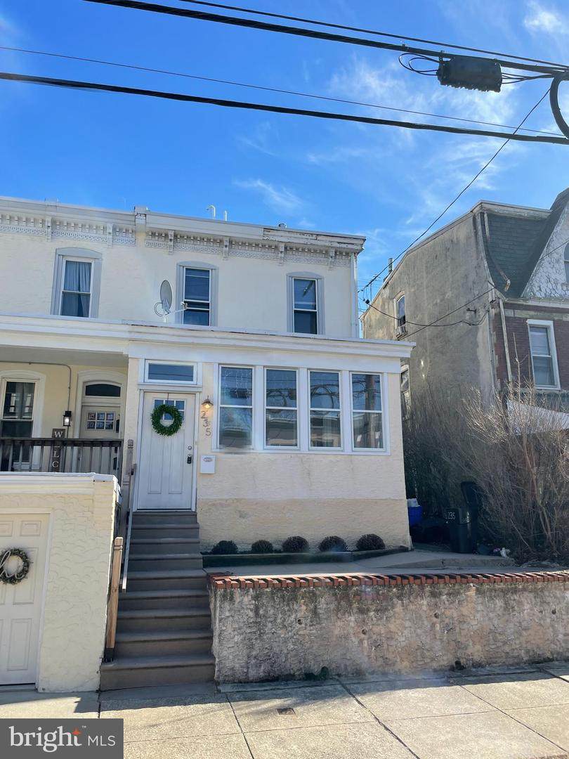 235 Roxborough Avenue - Photo 1