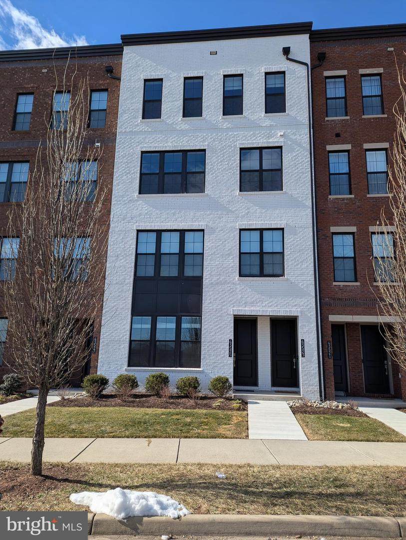 43525 Moorefield Boulevard - Photo 1