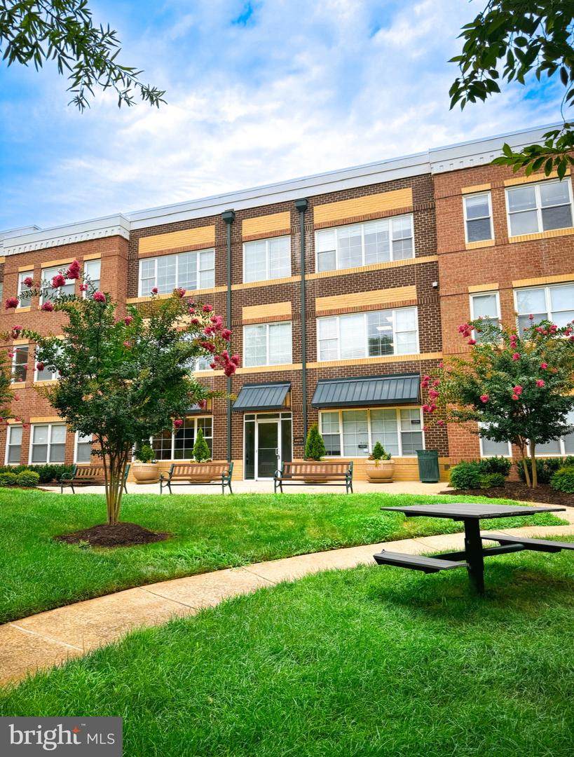 44075 Pipeline Plaza - Photo 1