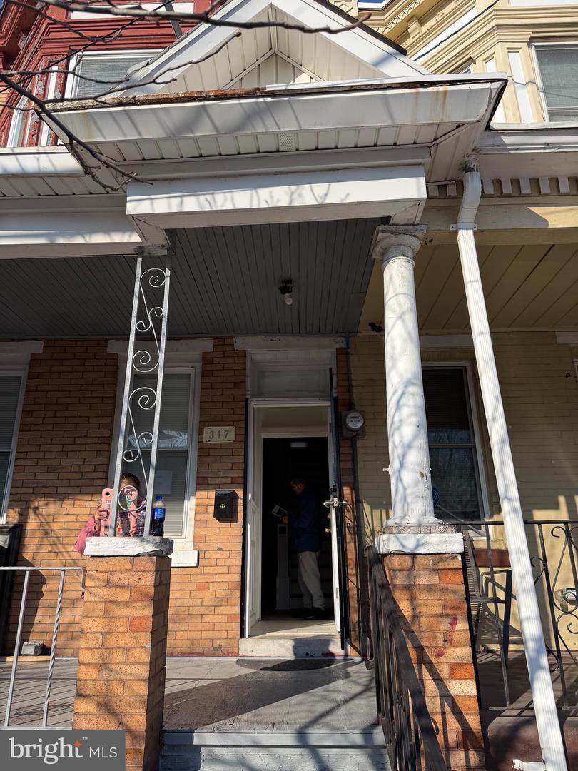317 York Street - Photo 1