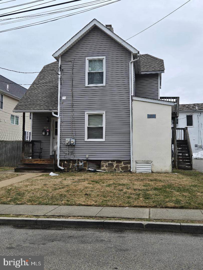 207 Locust Street - Photo 1
