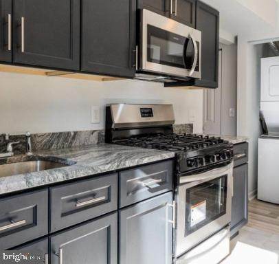 529 16TH Street - Photo 1