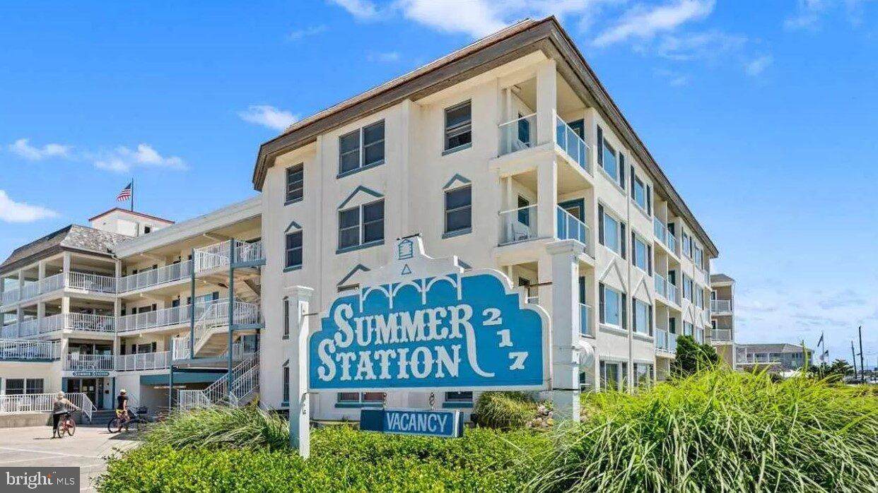 217 Beach Avenue - Photo 1