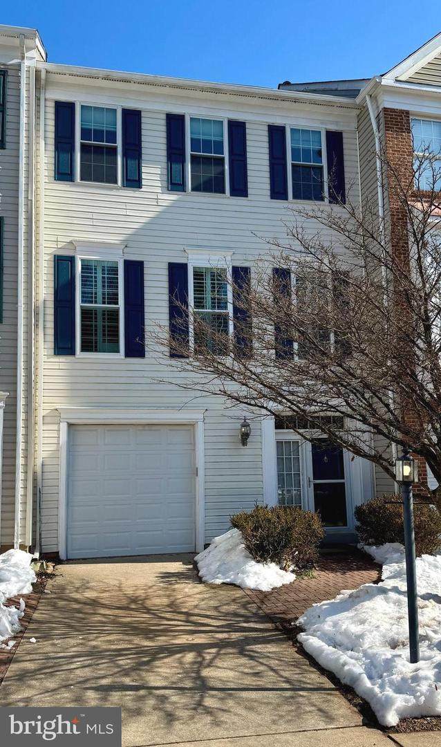 20554 Banbury Square - Photo 1