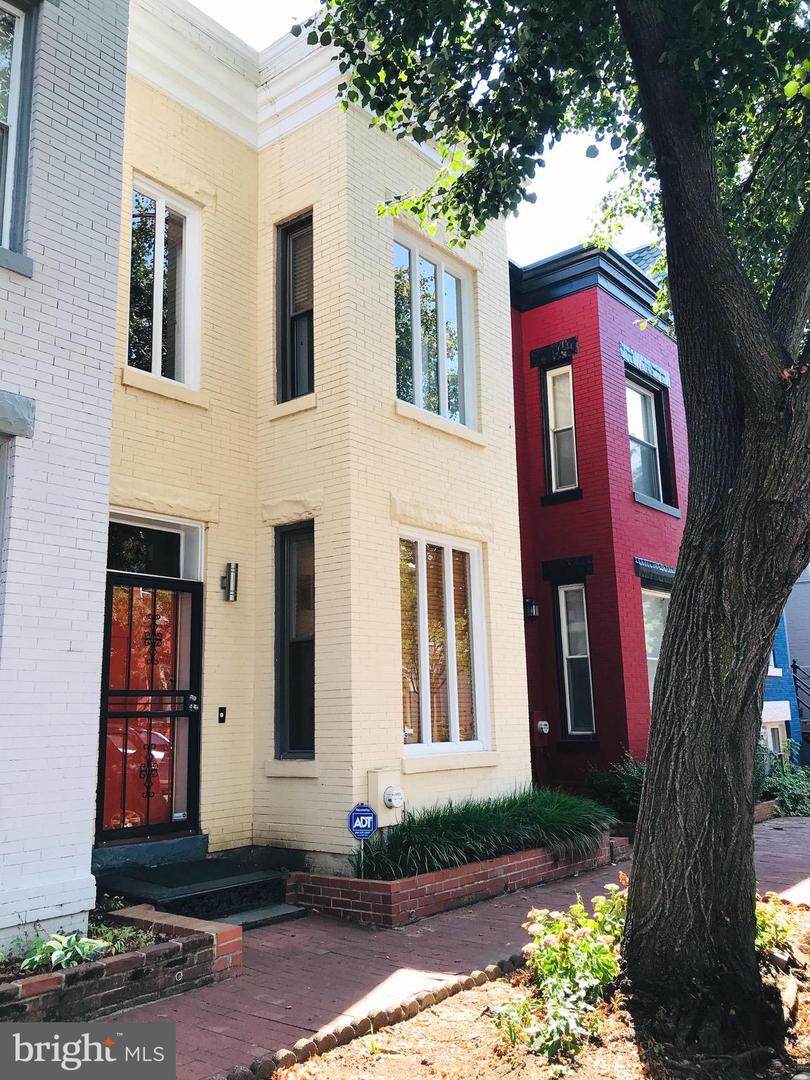 1231 Linden Place - Photo 1