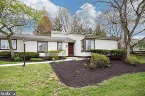 326 Devon Way - Photo 1