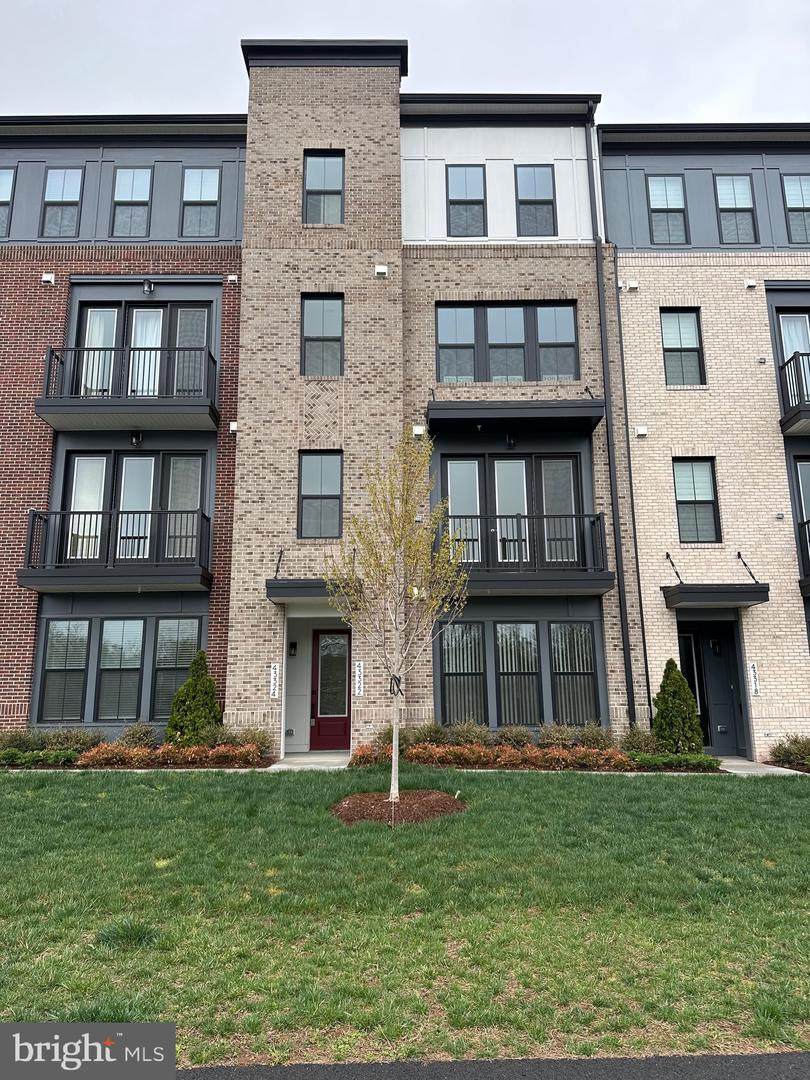 43324 Farringdon Square - Photo 1